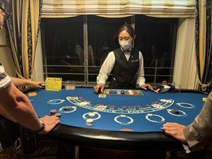 '25秋 にっぽん丸(8) カジノと夜食 - クルーズでGo!