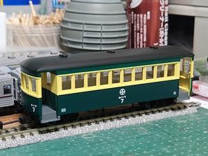 猫屋線の客車 - 赤い電車は臼い線