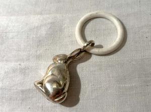 シルバーウサギのガラガラ49，50   Hold - スペイン・バルセロナ・アンティーク　gyu's shop