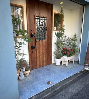 チトフナのブルーの美容室と2025流行語大賞 - 青山〜チトフナぱせり日記