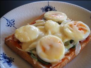 昼はピザトースト夜は鮪の漬け丼 - 人形町からごちそうさま