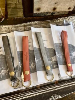 mojocaさん納品と12月のブローチ展設営をチラ見せ☆とてぶはね通院と月と明日から12月のブローチ展！ - ひよこ雑貨店（19冊目）