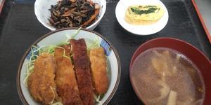 本日のメニュー ソースカツ丼 - 鎌倉大根