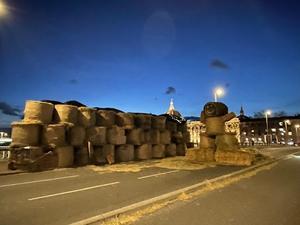 道を封鎖してるのは - リヨンの散歩２