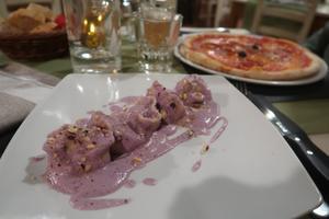 クリスマスに彩るスポレートでさんぽ・夕食 - イタリア写真草子