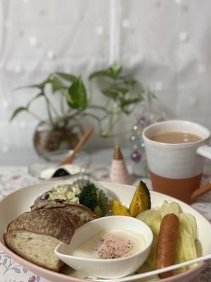 蒸したパンと温玉醤油　さんまの丸干し - 大切な日々　思いっきり幸せひとりごはん