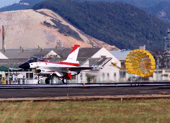 空自、Ｆ２戦闘機を実戦配備_a0000661_13632.jpg