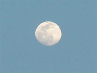 Moon_a0002073_18546.jpg