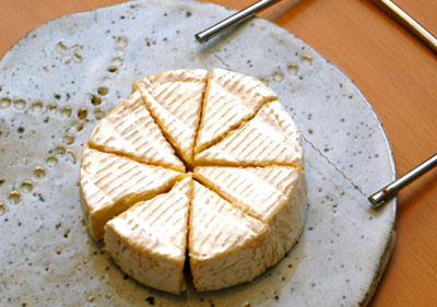 チーズを切る_a0003650_145359.jpg