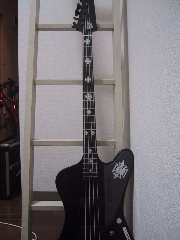 Gibson Blackbird Bass　　（ギブソン　サンダーバード Nikki Sixxモデル）_a0000987_214129.jpg