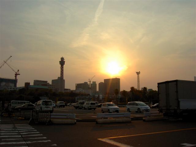 横浜山下埠頭から見た夕陽_a0009231_115754.jpg