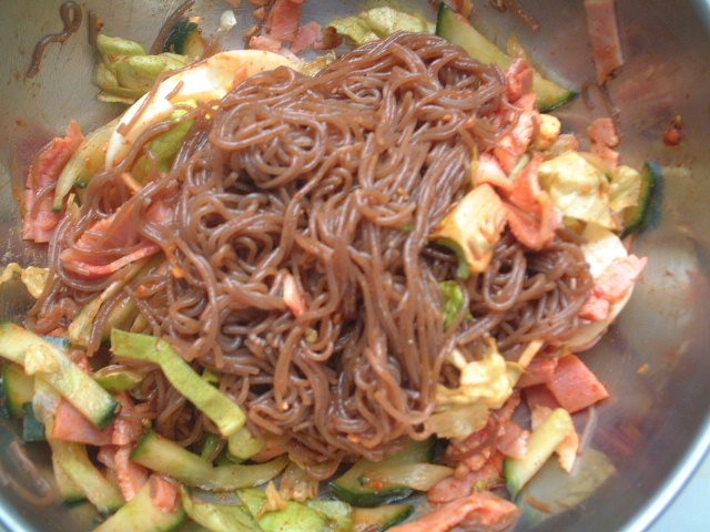비빔냉면(ビビンネンミョン)_a0014299_2364494.jpg