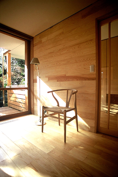 ｏｍソーラーハウス　中野・丸山の家（２００３）　６　簡単な造り付け家具_b0014003_18145894.jpg