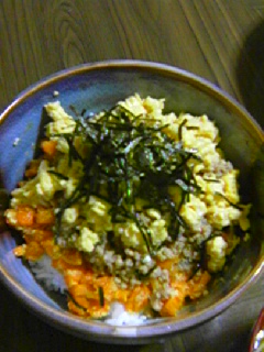 ニンジンたっぷり三色丼_a0005381_0334247.jpg