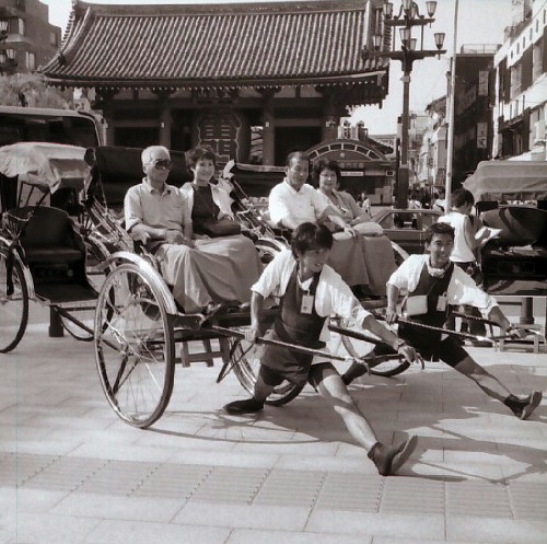 人力車夫 真四角の窓から見た世界