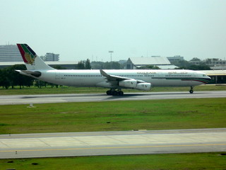 ドンムアン空港（航空機編）2004年１０月３日 _a0002177_2349337.jpg