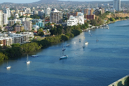 嗚呼・・川の流れの様に（Brisbane River 昼）_b0042293_274361.jpg