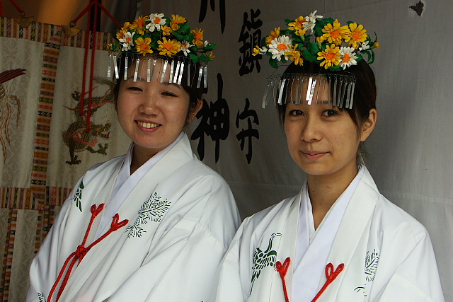 氷川神社の神子さん_b0010915_23413363.jpg