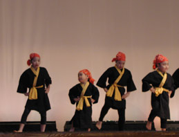 琉球舞踊の発表会_b0033573_16265952.jpg