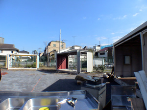 東京上野駅公園口→東京芸大→谷中墓地_a0010575_1074143.jpg