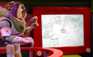 バズ ライトイヤーのアストロブラスター をより楽しむ Disney Dream Storage バズ ライトイヤーのアストロブラスター をより楽しむ Disney Dream Storage