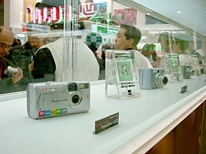 フォトエキスポ2003東京日記 3月14日 1日め_b0069507_1794366.jpg