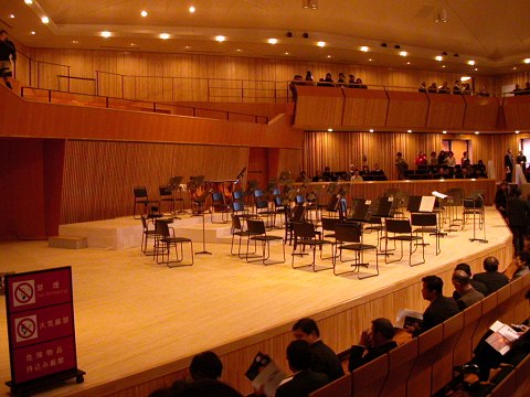 軽井沢大賀ホール・ステージと観客が一体になれる５角形のホール！！_c0004708_21595983.jpg