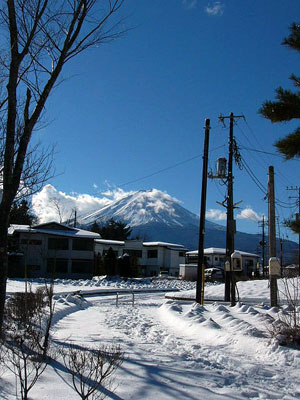 2005年　元旦　湖畔からの富士山１_a0008934_231020.jpg