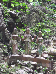 ヒンズー教の聖地 Batu cave_c0002300_0502611.jpg
