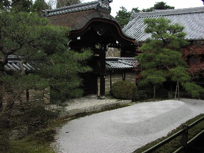 京都旅行2日目（知恩院、南禅寺、永観寺、哲学の道、銀閣寺）_b0021101_13234443.jpg