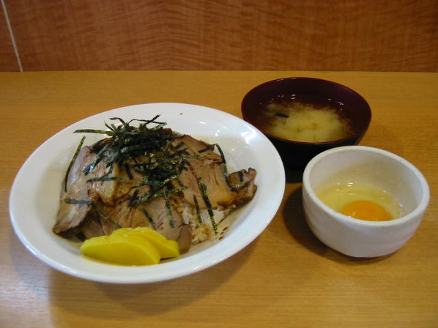 1/10 スタミナ飯店のミニチャーシュー丼_b0042308_234995.jpg