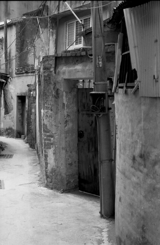 路地 / La ruelle / Il vicolo_c0003630_19413250.gif