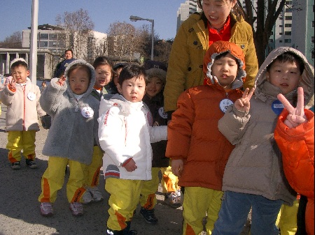 韓国の子供たち 今日も食べようキムチっ子クラブ 料理研究家 結城奈佳の韓国料理教室 韓国の子供たち 今日も食べようキムチっ子クラブ 料理研究家 結城奈佳の韓国料理教室