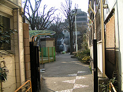 10年ぶりの象の滑り台2(神楽坂・あかぎ児童遊園)_a0028451_2281830.jpg