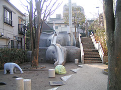 10年ぶりの象の滑り台2(神楽坂・あかぎ児童遊園)_a0028451_229758.jpg