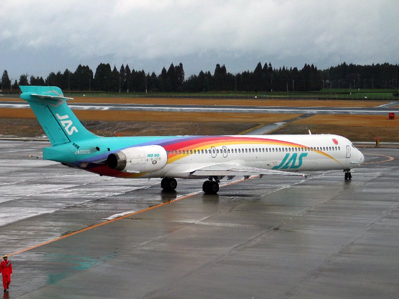 JA8062 | McDonnell Douglas MD-90-30 | Japan Air System (JAS