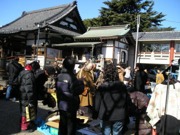 骨董市はしご・・・。_c0023172_19155290.jpg