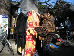 骨董市はしご・・・。_c0023172_19485954.jpg
