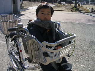 ２００５．１．２９　自転車に乗る蓮太朗_a0017776_12421865.jpg