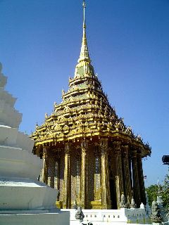 #011 ワット・プラ・プッタバート(วัดพระพุทธบาทราชวรมหาวิหาร) ~サラブリー~_c0039685_20153918.jpg