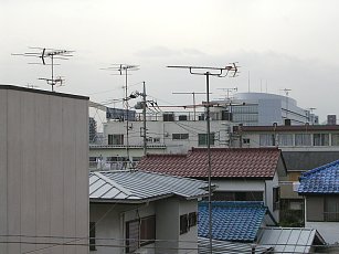ビル影 大工さんが木造住宅作ってるよ ビル影 大工さんが木造住宅作ってるよ