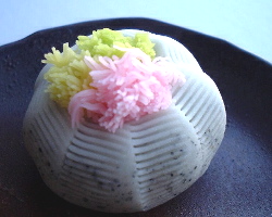 茶席上生菓子 花つみ籠 春の訪れ 本日も和菓子日和です