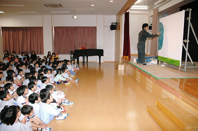 川内幼稚園の大壁画とライブペインティング_b0010094_0203296.jpg