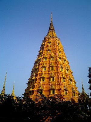 #029 ワット・タム・スー(วัดถ้ำเสือ) ~カーンチャナブリー~_c0039685_2024331.jpg
