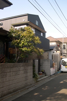 ガルバリウム鋼板の色は難しい。_b0014003_16374846.jpg