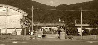小さな学校の休校_c0057821_05352.jpg