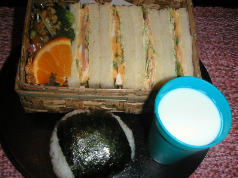 昨日の晩ご飯と今朝のお弁当(車中食)_b0033423_919666.jpg