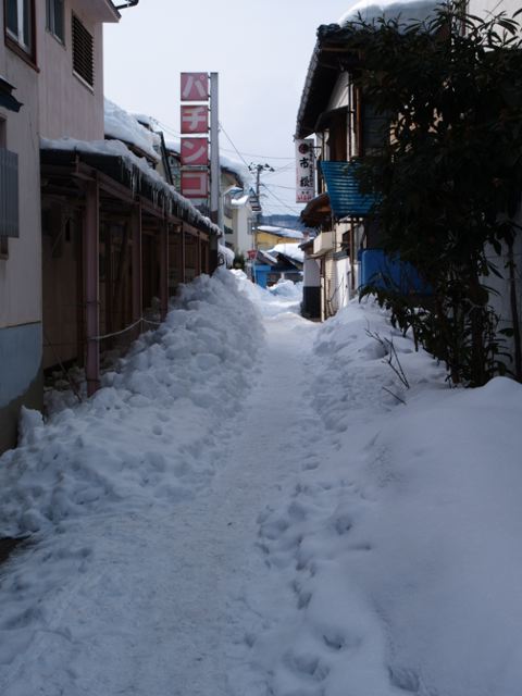 雪の路地裏_b0069761_2364184.jpg