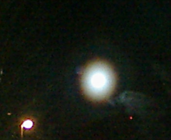 昨夜、夜空に現れた【月と虹】みました！？_b0032617_1555647.jpg