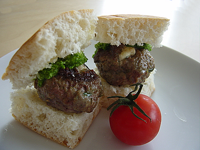 Lamb Burgers with Blue Cheese_a0027492_12224969.jpg